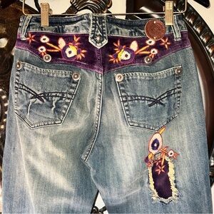 Double D Ranch Women’s Distressed Blue Denim Jeans Pants Embroidered Accents 6